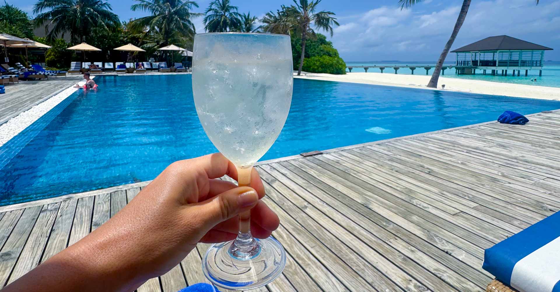 Víno k bazénu nebo na letní pohodu